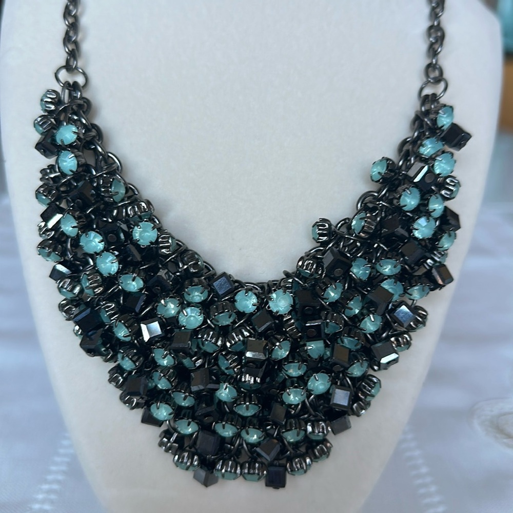 🛍️SALE🛍️ Rhinestones Bib Fashion Necklace / Statement Necklace - Picture 2 of 3